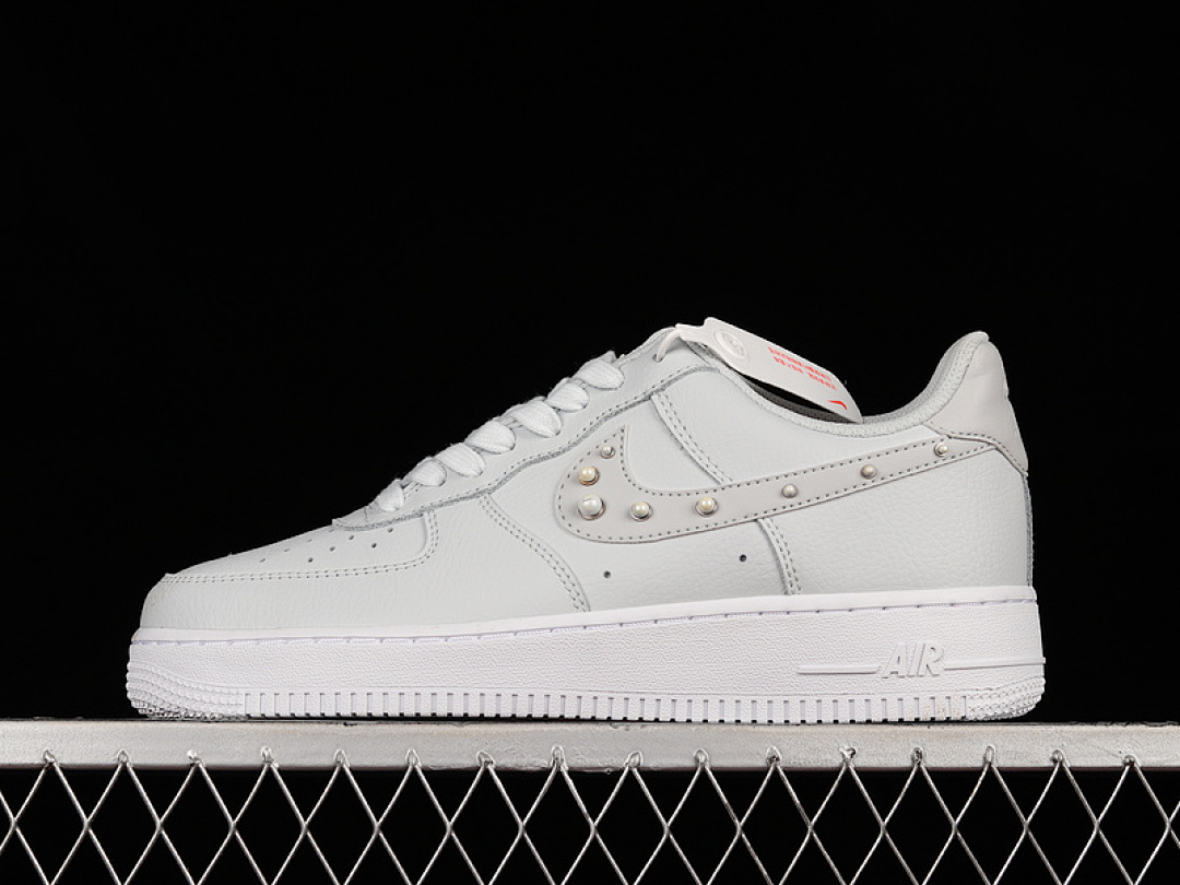 Nike Nike AIR FORCE 1 LOW 07 SE PEARL SWOOSH PURE PLATINUM/WHITE · DV3810-001, photo 1