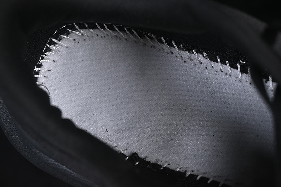 On Running [1176572 BBLC]-[ONE CLIFTON 11 MESH RUNNING SHOES BLACK/INKINESS]-[WOMAN:36-39]-[MAN:40-45] - Image 4