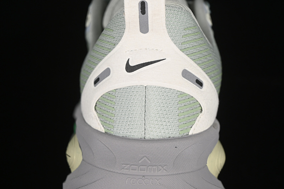 Nike [HM6803-002]-[AIR ZOOM VOMERO 18 LIGHT SILVER/BARELY VOLT/DUSTY OLIVE/COLLEGE GREY]-[36-45] - Image 7