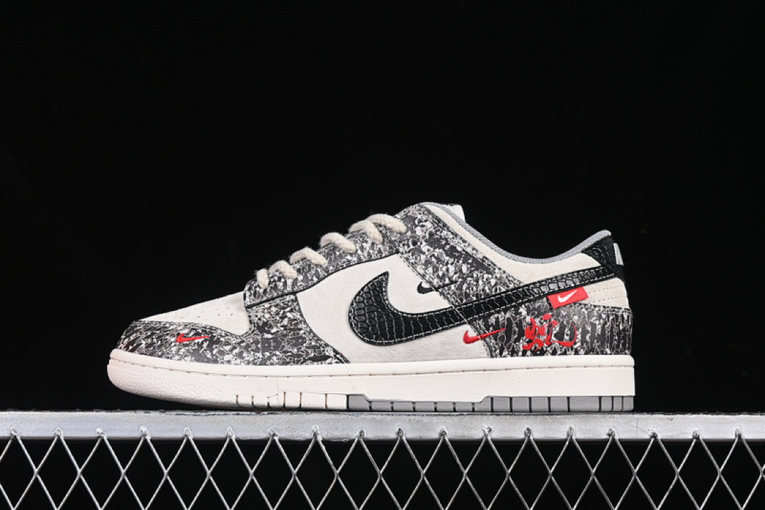 Nike SB DUNK LOW WHITE/GREY/BLACK · YX5066-272, photo 1