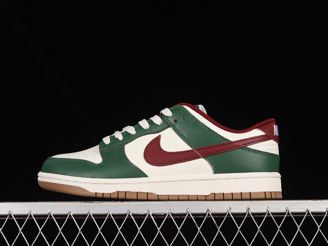 Unbranded [FB7160-161]-[SB DUNK LOW GORGE GREEN/WHITE/TEAM RED/GUM MEDIUM BROWN]-[UNISEX:36-47.5], photo 1