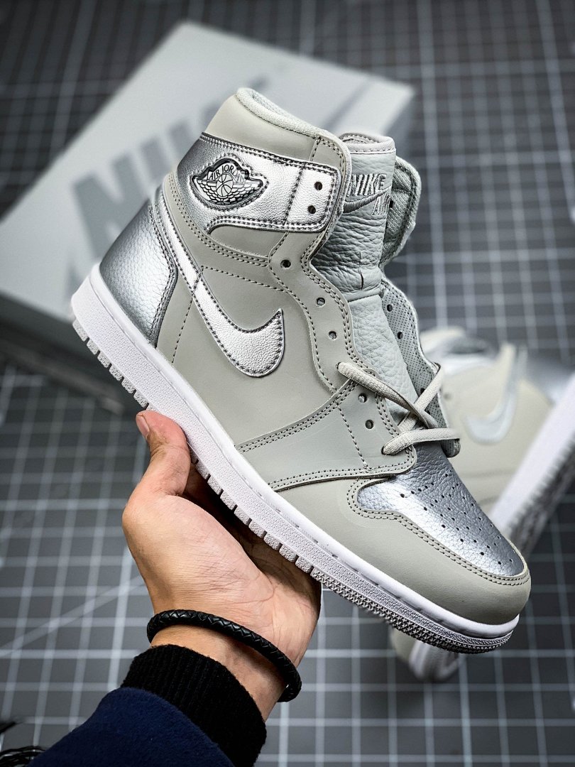 Jordan [DC1788-029]-[AIR JORDAN 1 HIGH OG JAPAN NEUTRAL GREY/WHITE-METALLIC (SILVER]), photo 1