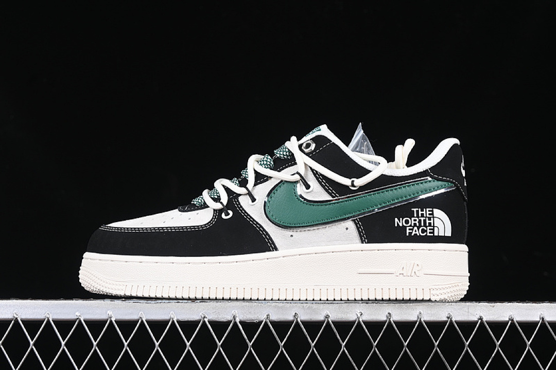 Nike Nike AIR FORCE 1 07 LOW WHITE/BLACK/GREEN · SJ1198-110, photo 1