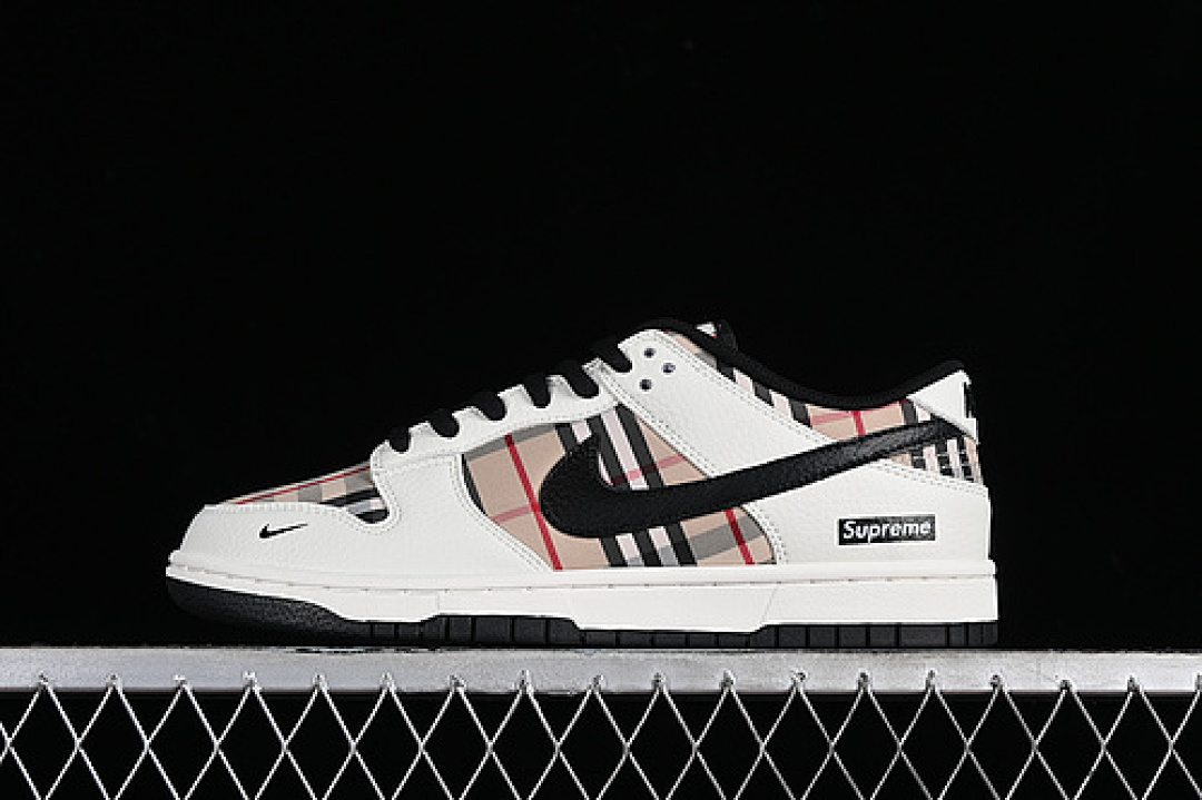 Supreme [SP1098-051]-[SUPREME X SB DUNK LOW WHITE/BLACK/BROWN]-[WOMAN:36-39]-[MAN:40-45], photo 1