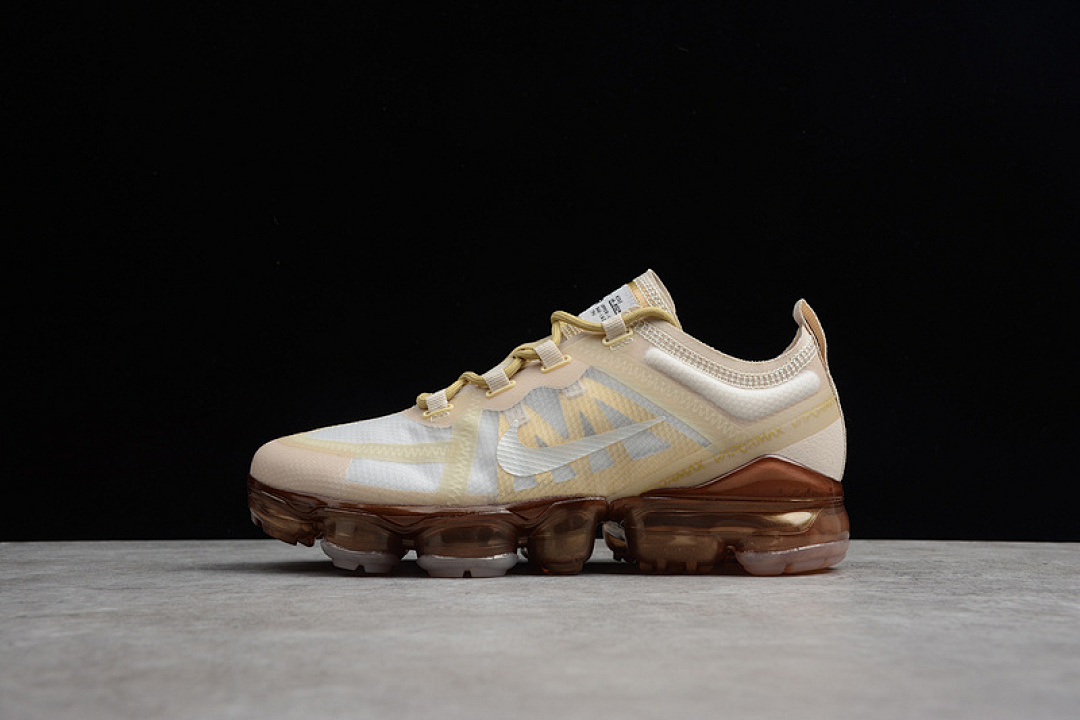 AIR VAPORMAX 2019 WHITE/WHITE-METALLIC GOLD · AR6632-101, photo 1