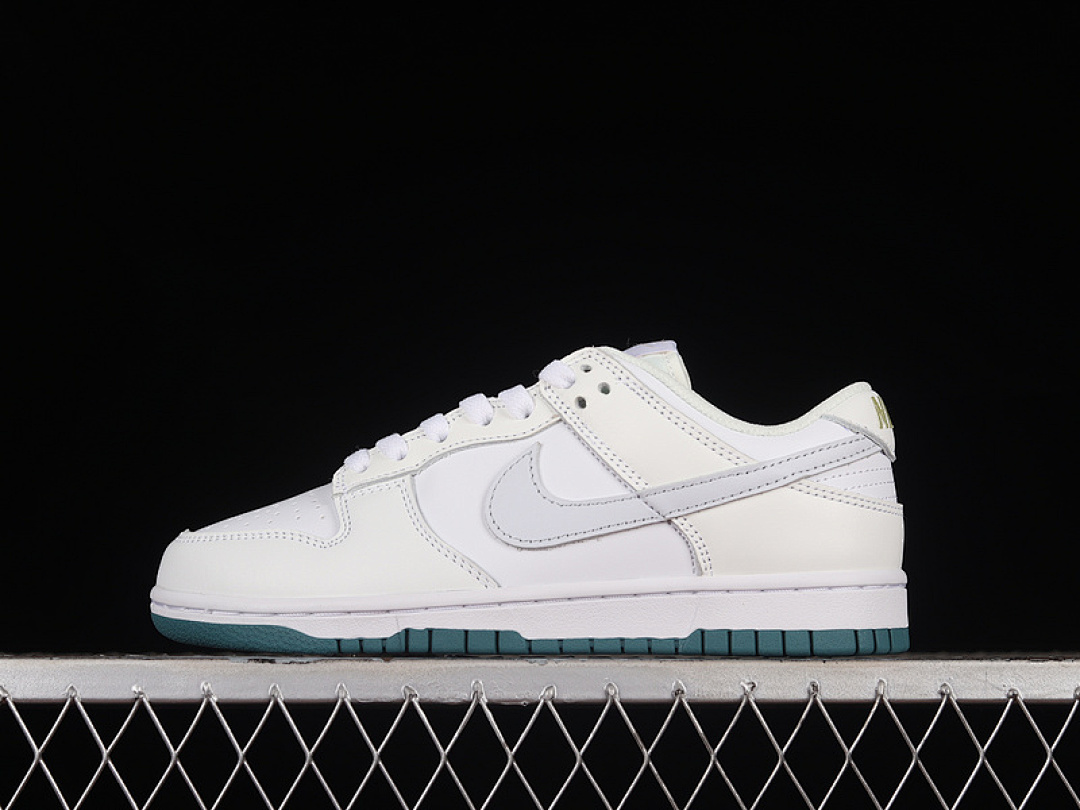 Unbranded [FD9911-101]-[DUNK LOW GS WHITE/SUMMIT WHITE/FOOTBALL GREY]-[WOMAN:36-40], photo 1