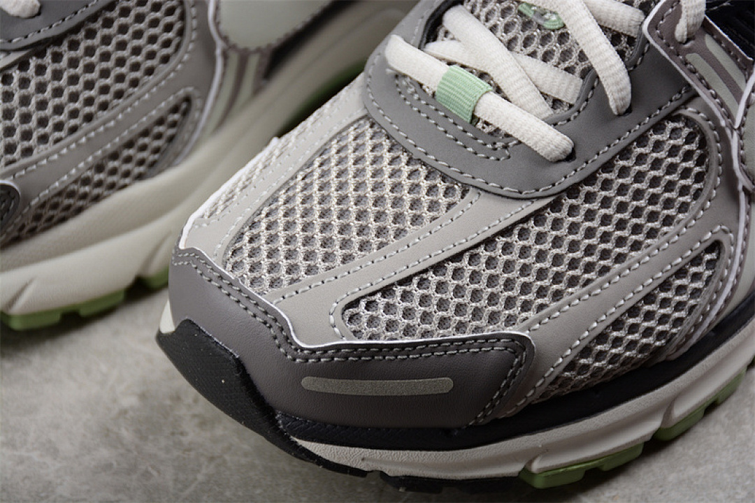 Nike [FB8825-001]-[AIR ZOOM VOMERO 5 COBBLESTONE/LIGHT BONE]-[WOMAN:36-39]-[MAN:40-45] - Image 9