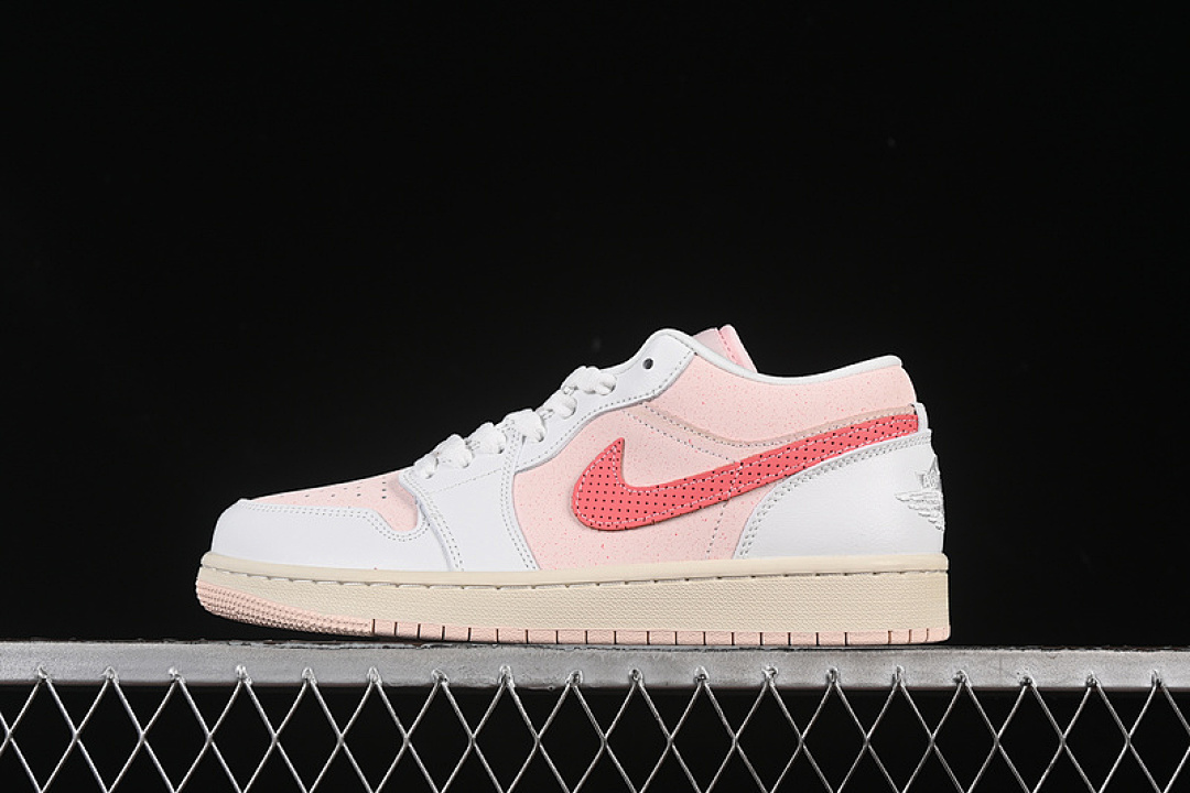 Jordan AIR Jordan 1 LOW SUMMIT WHITE/LIGHT SOFT PINK/SAIL/MAGIC EMBER · IB8156-133, photo 1