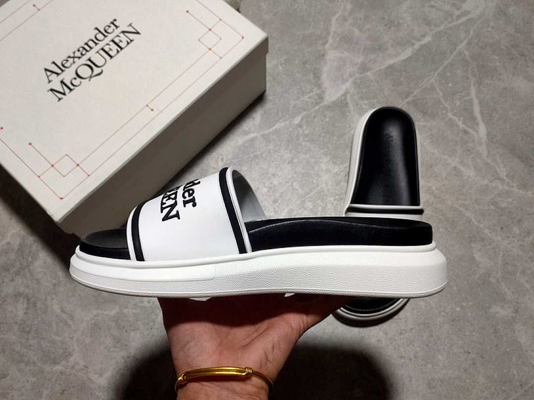 Alexander McQueen [ALE*XANDER MCQUEEN HYBRID SIGNATURE SLIDES WHITE/BLACK/WHITE]-[WOMAN:35-40] - Image 4