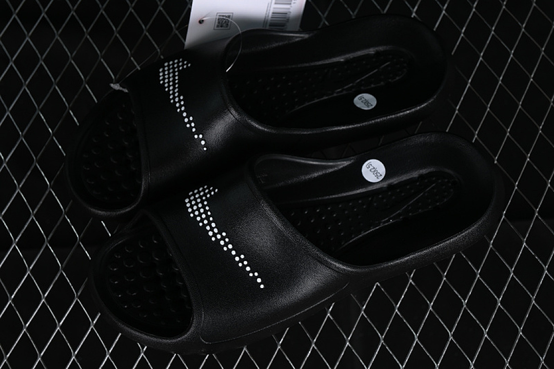 Nike [CZ5478-001]-[VICTORI ONE SHOWER SLIDE POLKA SWOOSH BLACK/BLACK/WHITE]-[MAN:40-45] - Image 9