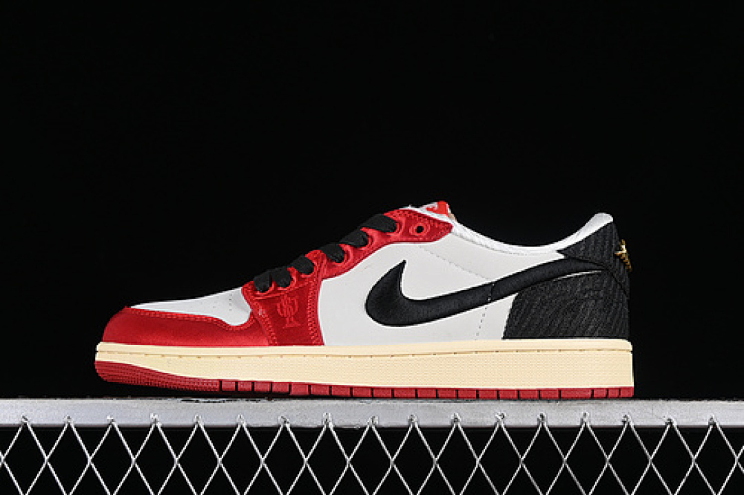 Jordan [FN0432-100]-[TROPHY ROOM AIR JORDAN 1 LOW OG AWAY SAIL/BLACK-VARSITY RED-MUSLIN]-[36-46], photo 1