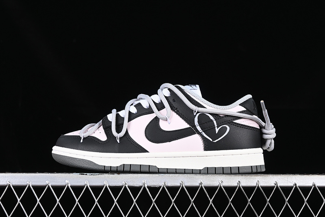 Unbranded [DD1503-117]-[DUNK LOW SB WHITE/BLACK/PINK]-[WOMAN:35.5-39]-[MAN:40-44], photo 1