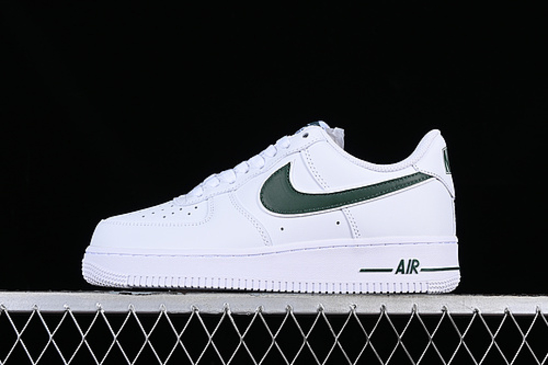 Nike [AT2423-104]-[AIR FORCE 1 07 LOW UNIVERSITY GOLD WHITE/GREEN]-[WOMAN:36-39]-[MAN:40-45], photo 1