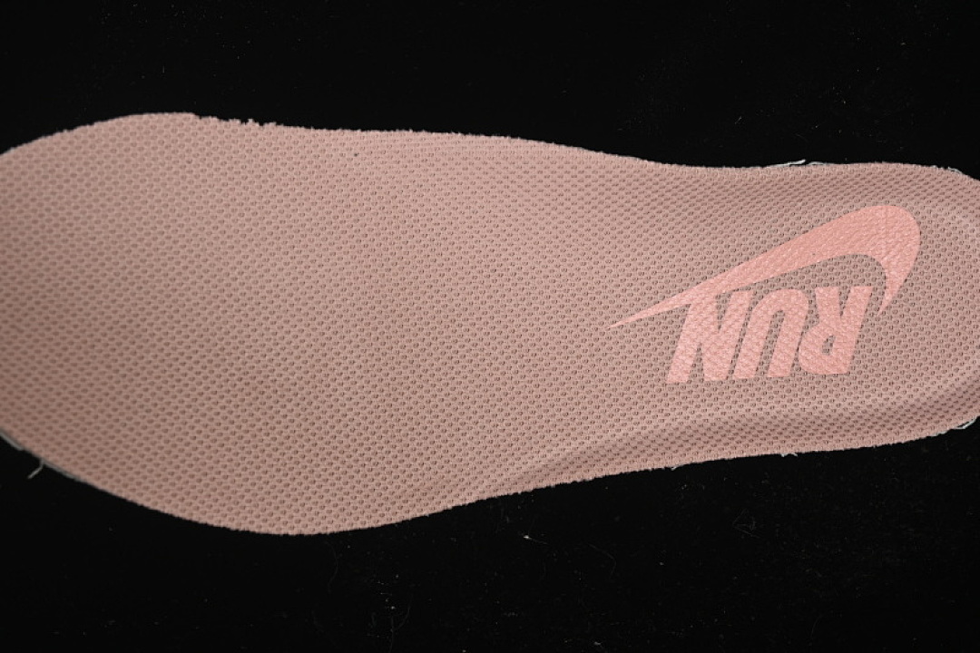 Nike [HV8154-601]-[VOMERO PLUS PARTICLE PINK/ROSE GOLD/SILT RED]-[WOMAN:35.5-39]-[MAN:40-42] - Image 4