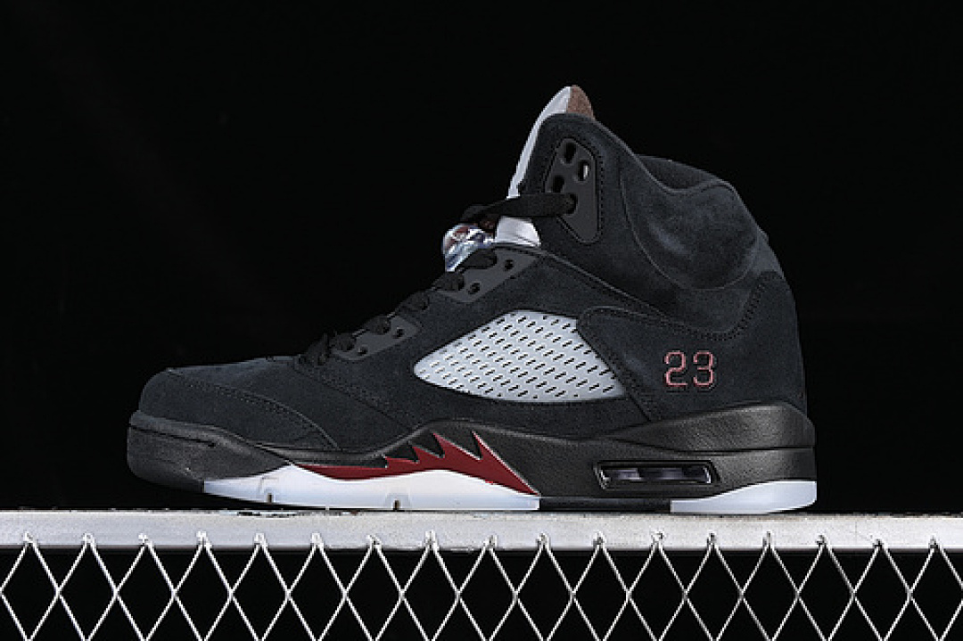 Jordan A MA MANIÉRE AIR Jordan 5 BLACK/RED · FD1330-001, photo 1