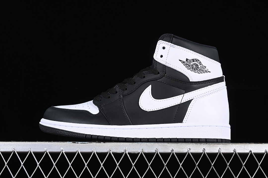 Jordan AIR Jordan 1 HIGH OG REVERSE PANDA WHITE/BLACK · DZ5485-010, photo 1