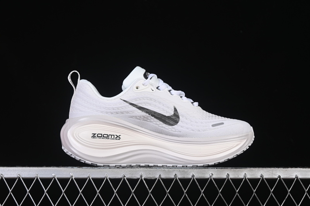 Nike [IH2268-100]-[AIR ZOOM VOMERO PLUS WHITE/BLACK]-[WOMAN:36-39]-[MAN:40-45] - Image 16