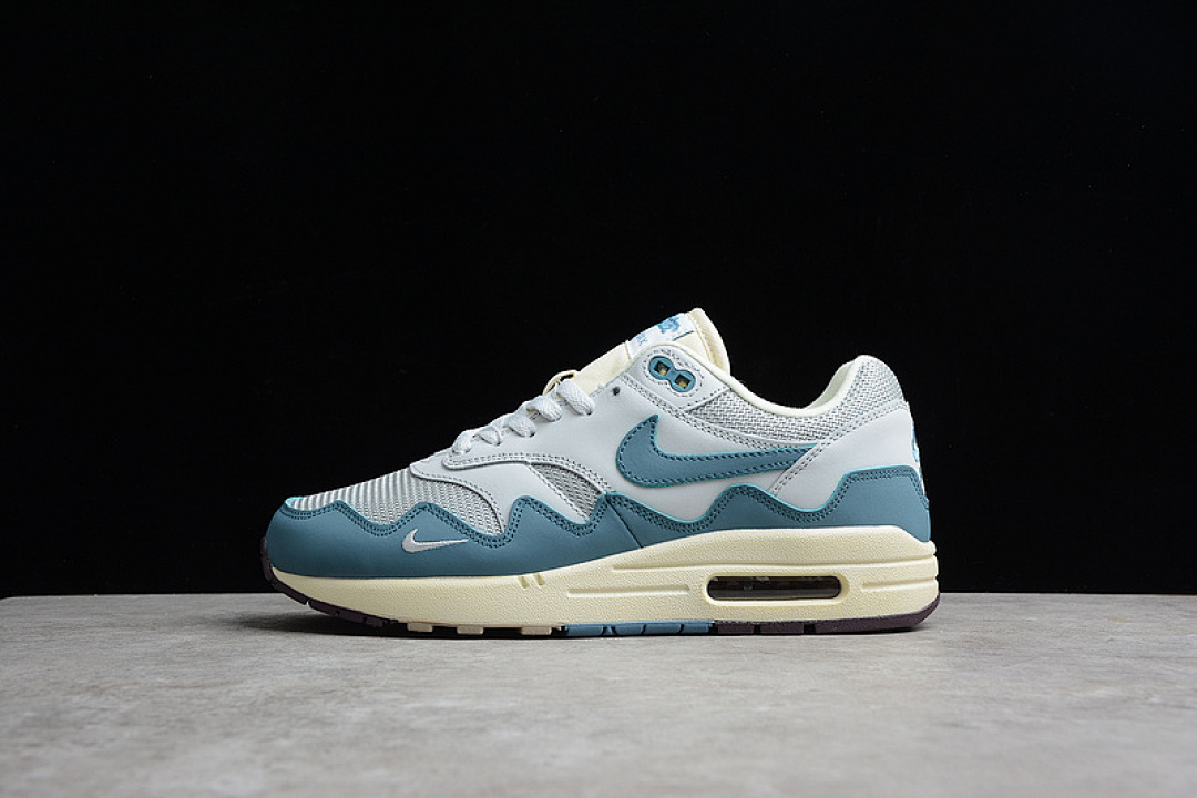 Patta Nike PATTA X AIR MAX 1 METALLIC SILVER/NOISE AQUA/PURE PLATINUM · DH1348-004, photo 1