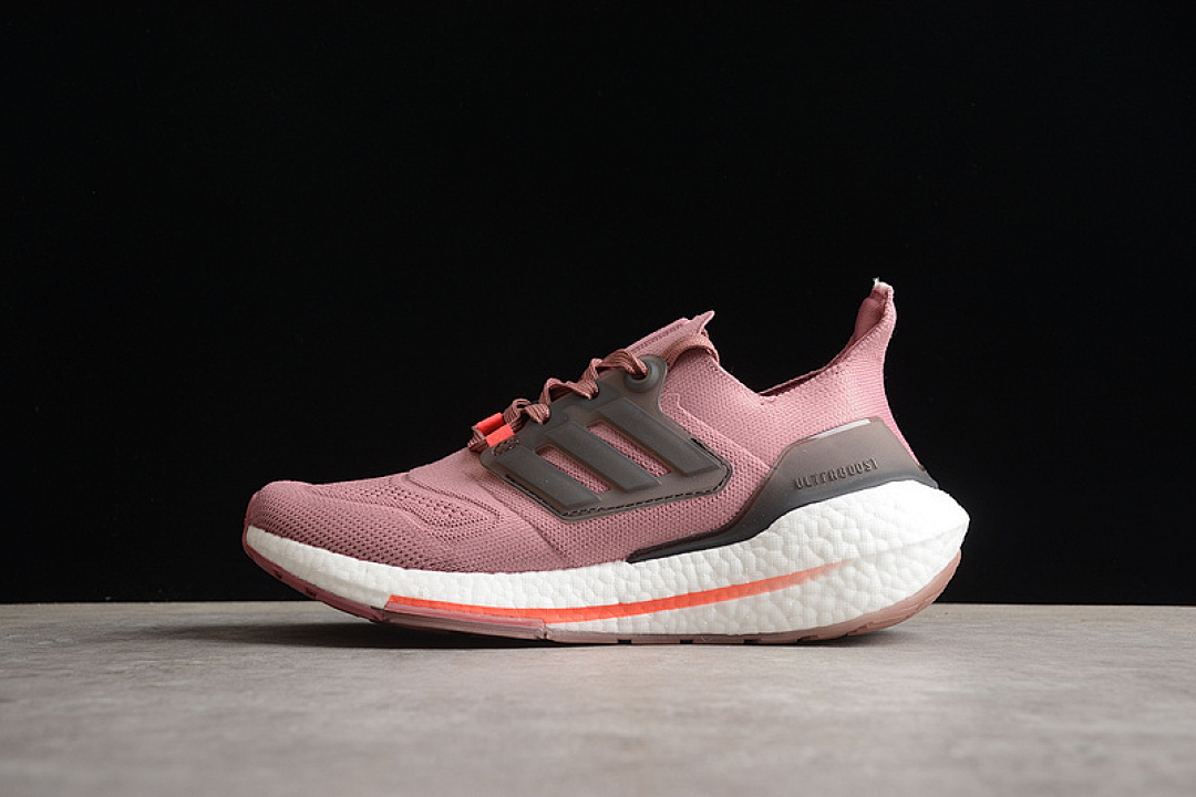 Purple ULTRABOOST 22 SHOES MAGIC MAUVE/LEGACY PURPLE/TURBO · GX5588, photo 1