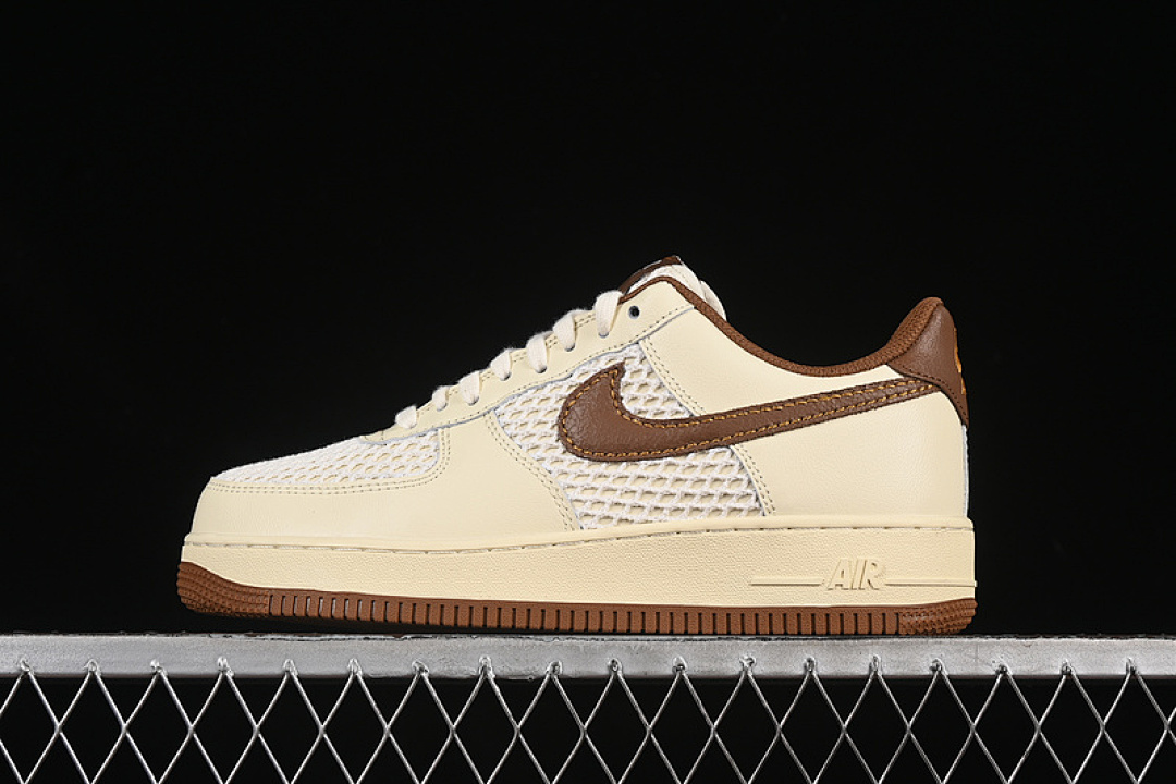 Nike [IB7719-113]-[AIR FORCE 1 07 LOW COCONUT MILK/CANYON GOLD/LIGHT BRITISH TAN]-[UNISEX:36-45] - Image 2