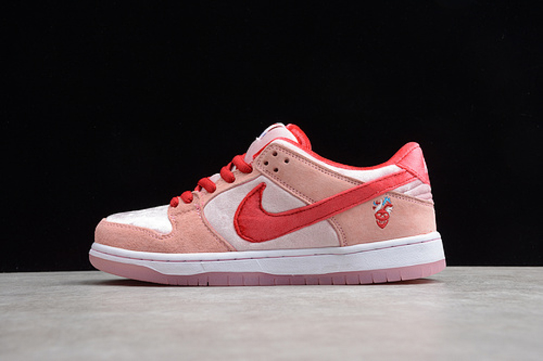 Nike SB DUNK LOW STRANGELOVE SKATEBOARDS REGULAR BOX PINK/RED-WHITE · CT2552-800, photo 1