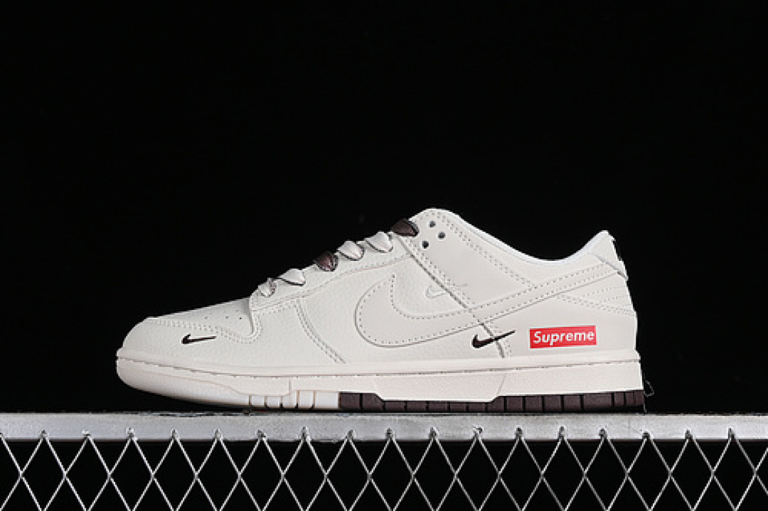 Supreme [BB8657-106]-[SB DUNK LOW SUPREME BROWN]-[WOMAN:36-39]-[MAN:40-45], photo 1