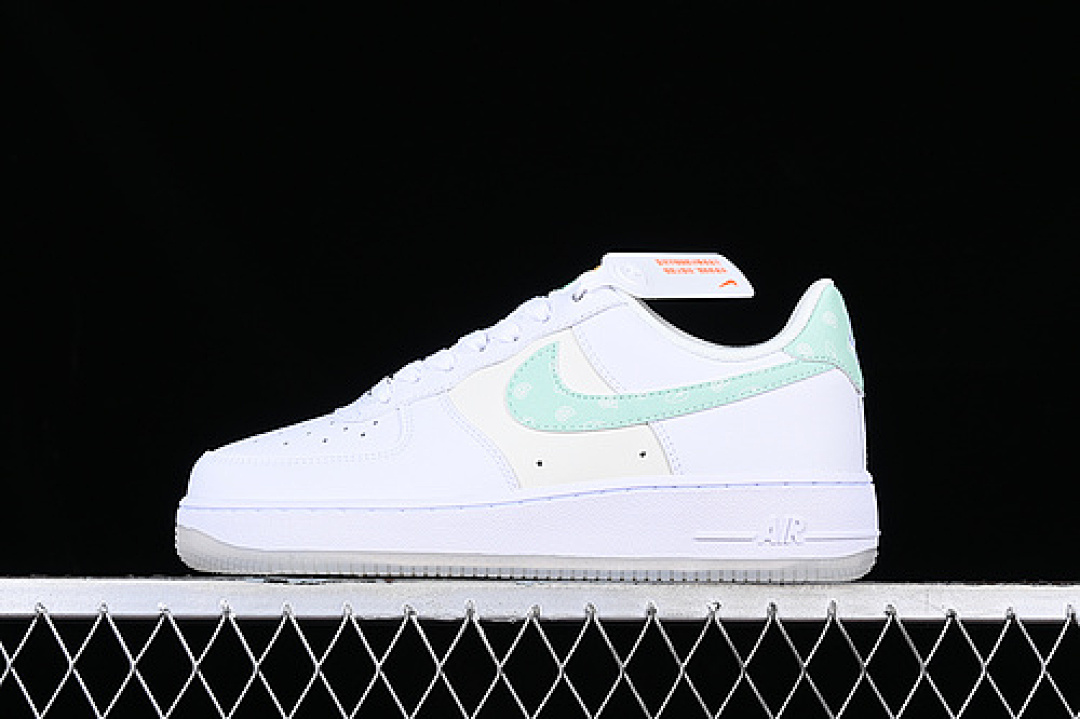 Nike Nike AIR FORCE 1 07 LOW WHITE/GREEN · FJ7706-131, photo 1