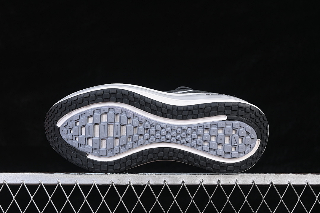 Nike [HV8150-008]-[VOMERO PLUS ANTHRACITE/SUMMIT WHITE/WOLF GREY]-[WOMAN:35.5-39]-[MAN:40-46] - Image 15