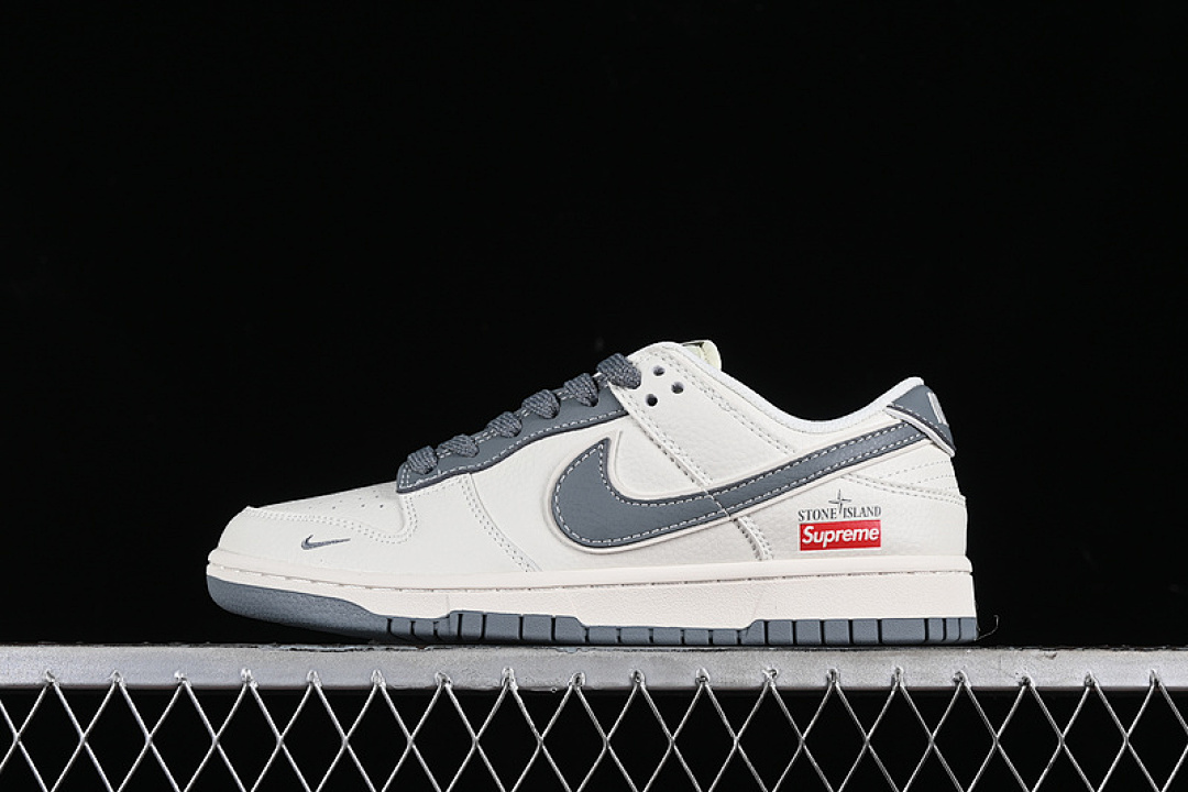 Supreme Nike SB DUNK LOW SUPREME WHITE/GREY · BB9866-002, photo 1