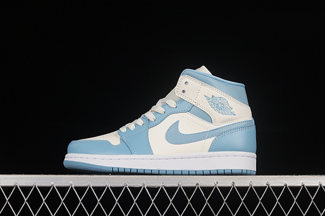 Jordan AIR Jordan 1 MID LIGHT BLUE/LIGHT BLUE/WHITE · BQ6472-141, photo 1