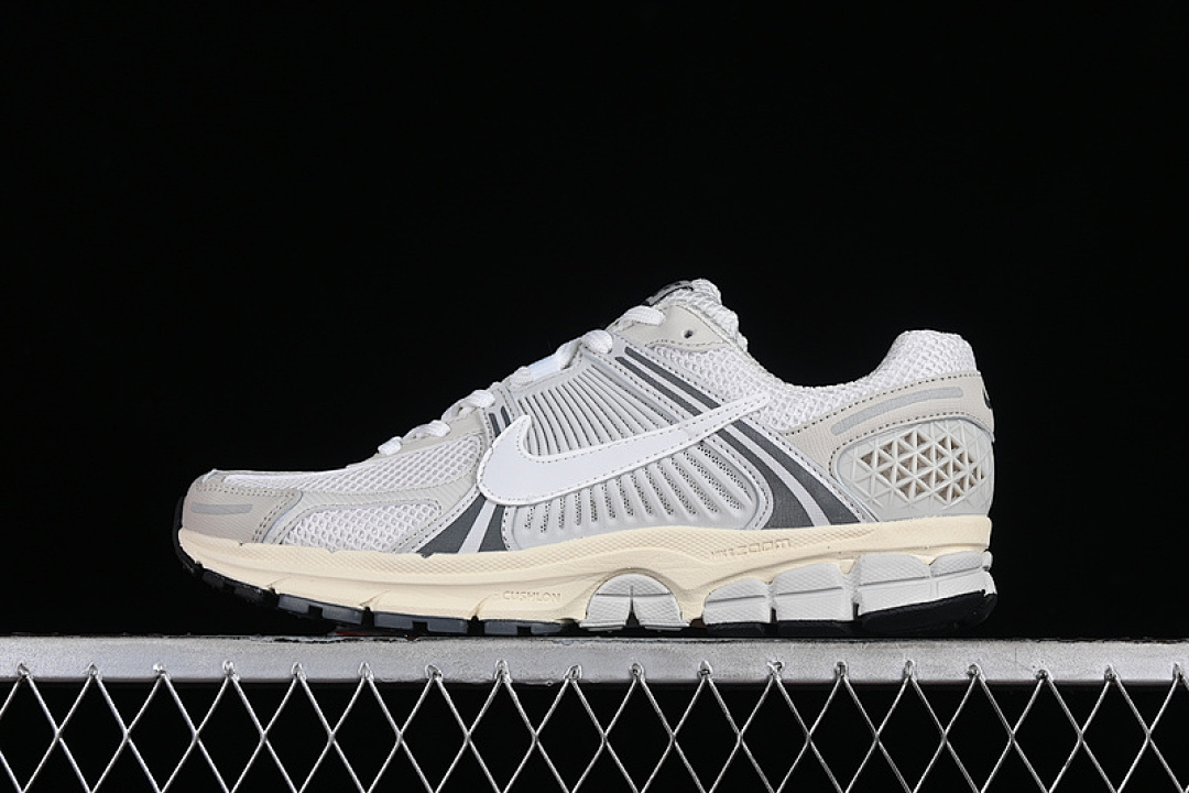 Nike [HF0731-007]-[ZOOM VOMERO 5 SP PLATINUM TINT/CASHMERE/IRON GREY/PHOTON DUST]-[UNISEX:36-46] - Image 2