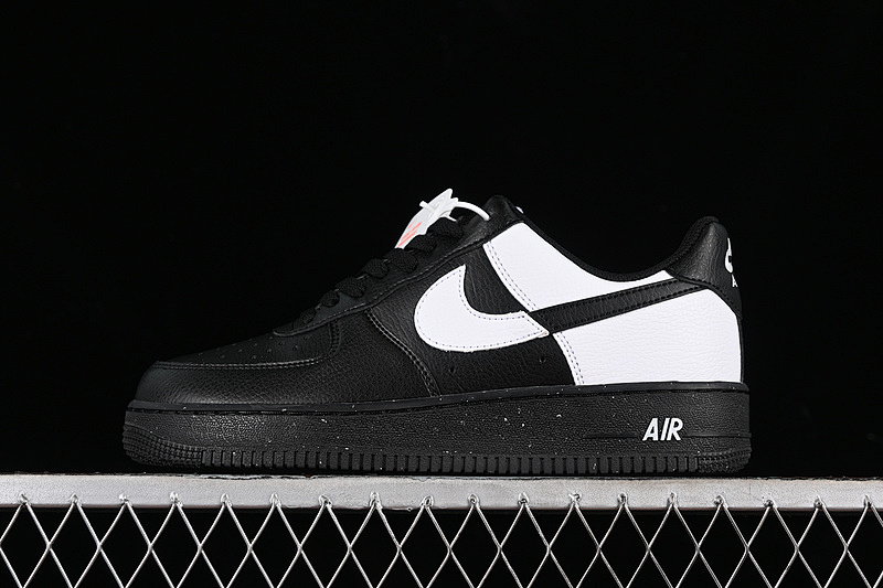 Nike Nike AIR FORCE 1 07 LOW NEXT NATURE GS SPLIT BLACK/WHITE · HF9096-001, photo 1