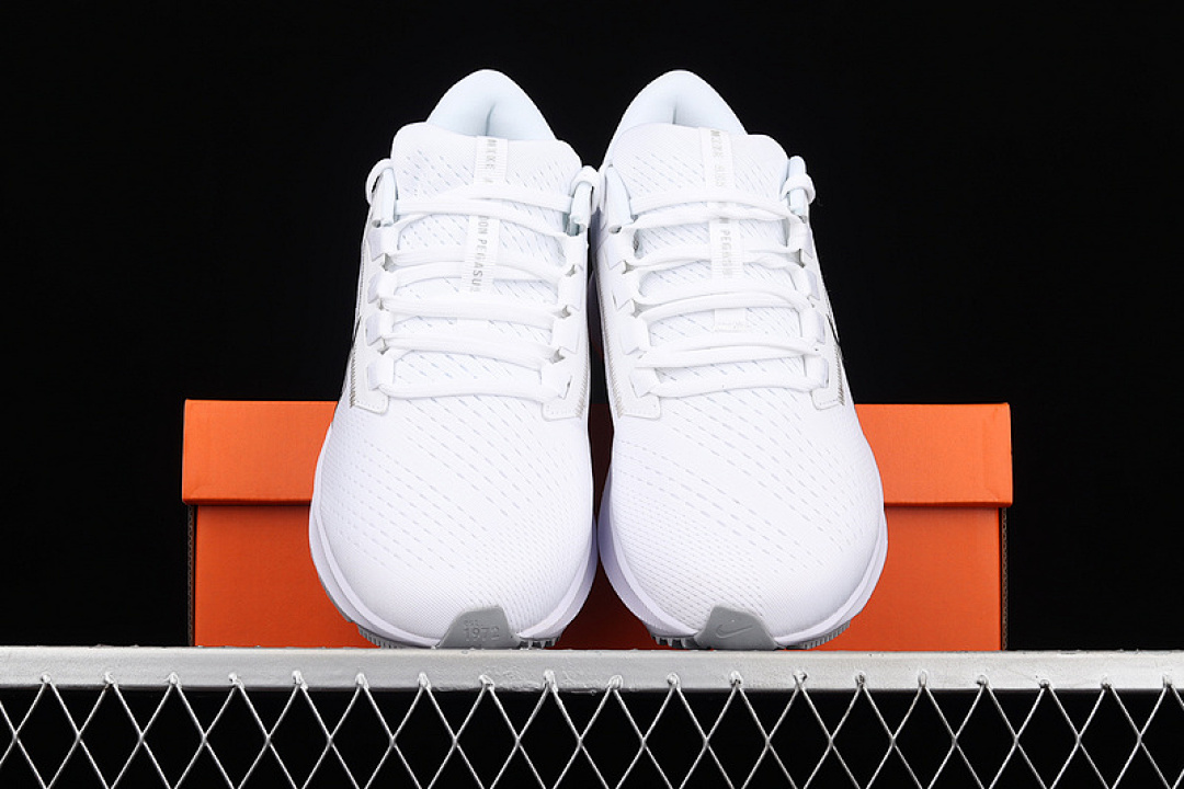 Nike [CW7358-100]-[AIR ZOOM PEGASUS 38 WHITE/PURE PLATINUM/WOLF GREY/METALLIC SILVER]-[UNISEX:36-45] - Image 13