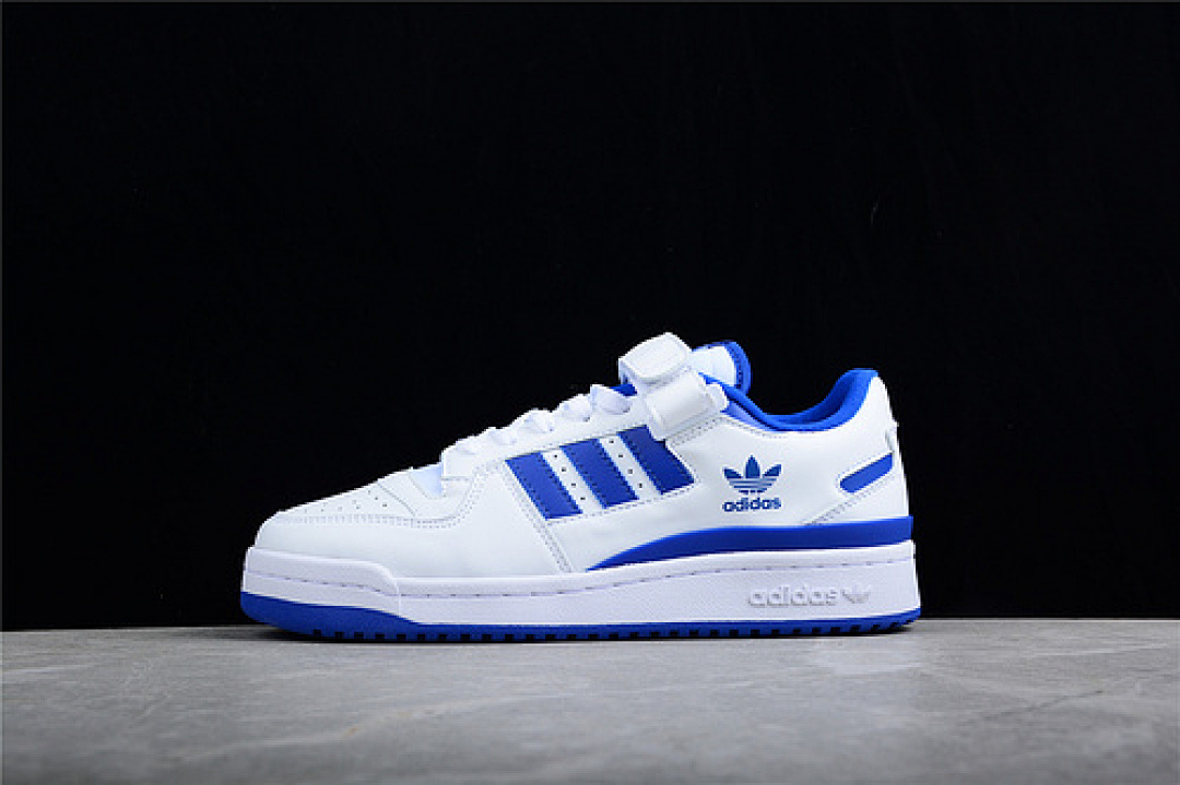 FORUM LOW SHOES CLOUD WHITE/CLOUD WHITE/ROYAL BLUE · FY7756, photo 1