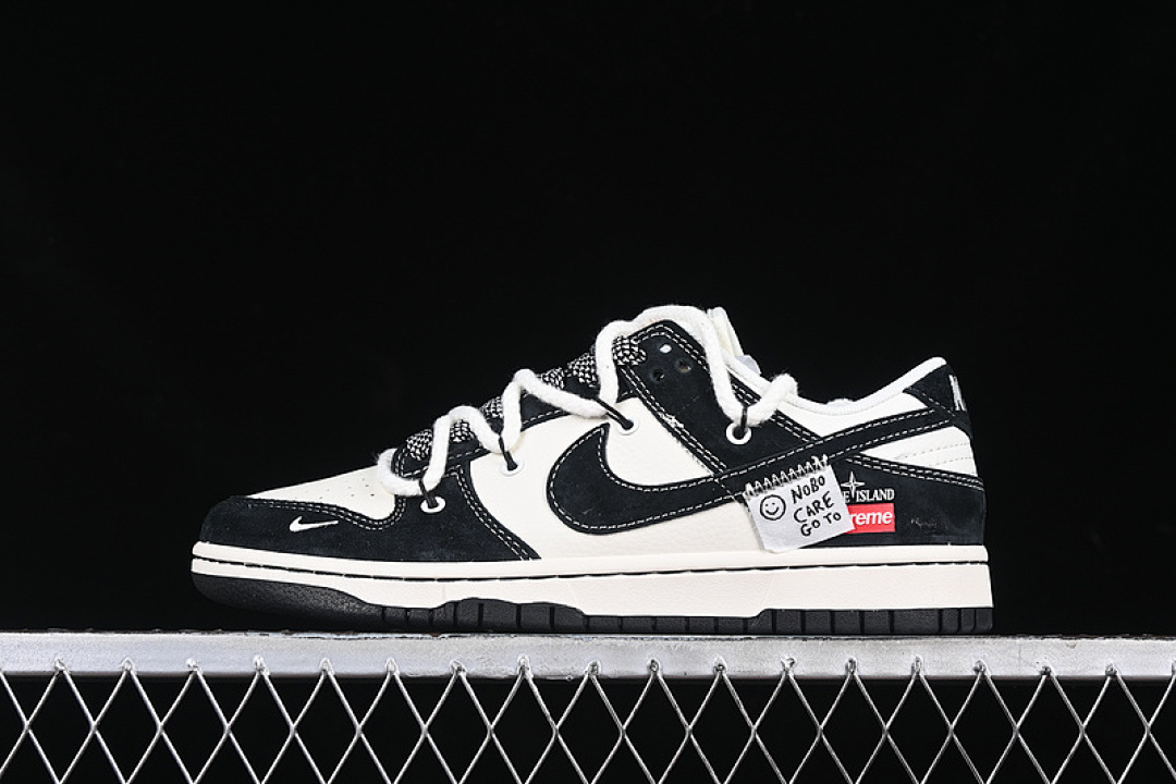 Supreme Nike SB DUNK LOW SUPREME WHITE/BLACK · YX5066-202, photo 1