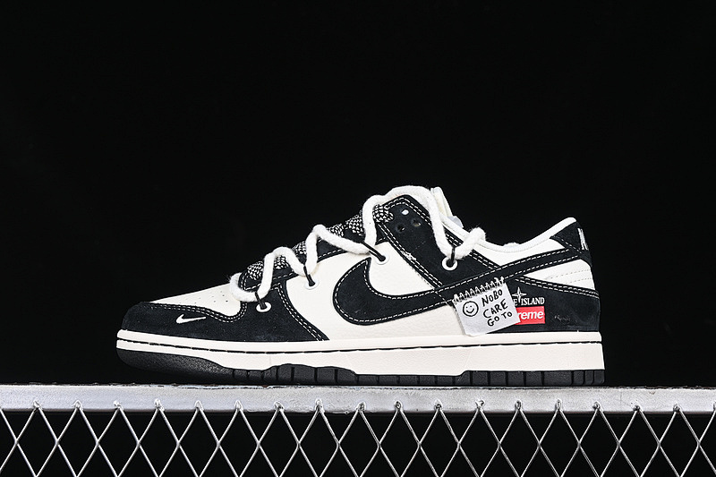 Supreme Nike SB DUNK LOW SUPREME WHITE/BLACK · YX5066-202, photo 1