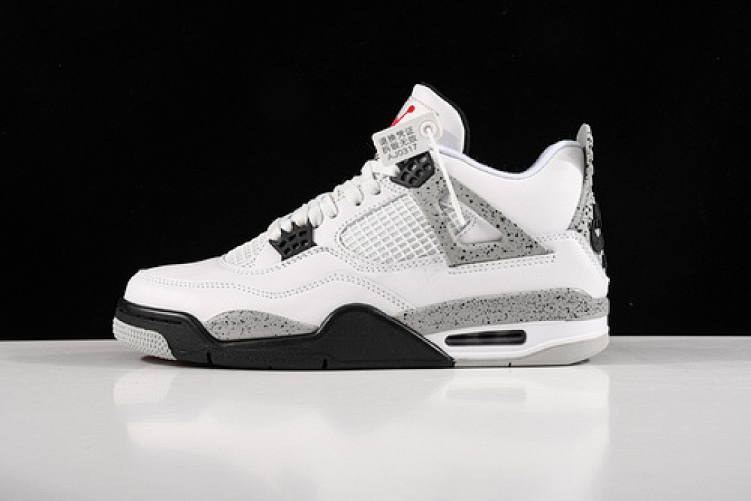 Jordan AIR Jordan 4 RETRO OG CEMENT WHITE/FIRE RED-BLACK-TECH GREY · 840606-192, photo 1