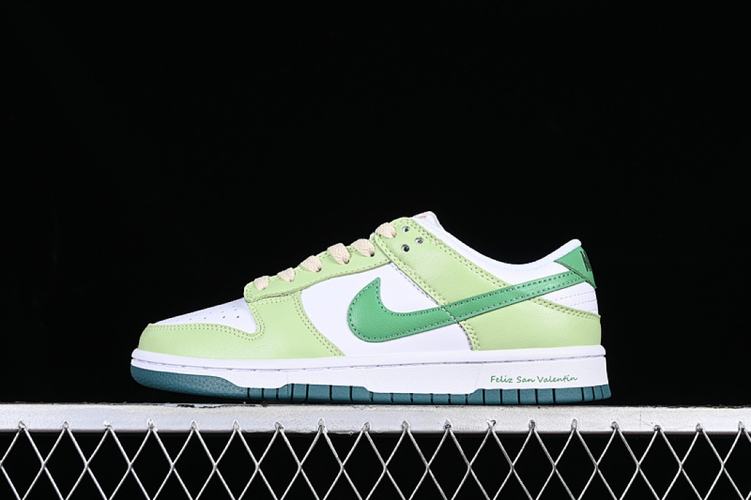 Nike SB DUNK LOW WHITE/GREEN · FD9911-101, photo 1