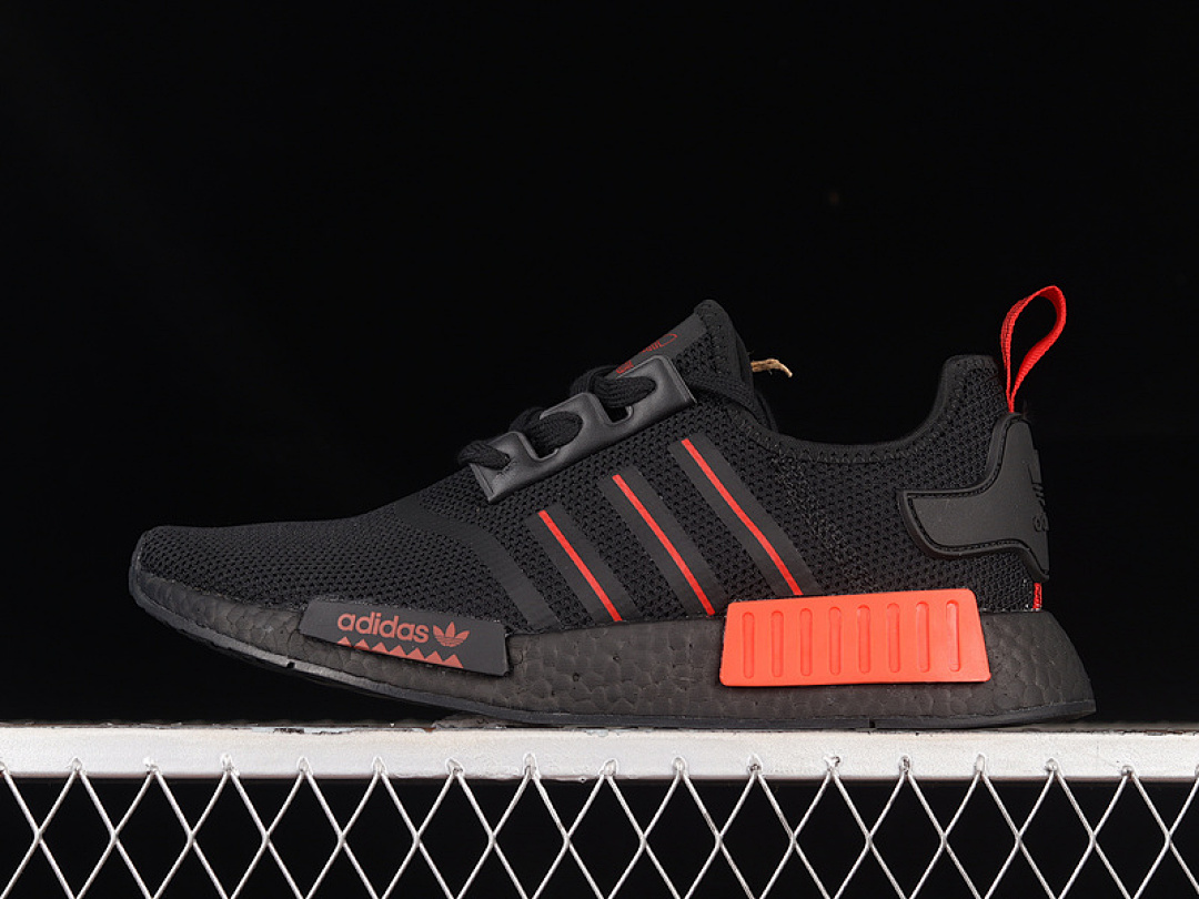 Unbranded [GV8422]-[NMD R1 CORE BLACK/CORE BLACK/RED]-[WOMAN:36-39]-[MAN:40-45], photo 1