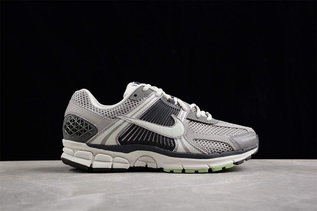 Nike [FB8825-001]-[AIR ZOOM VOMERO 5 COBBLESTONE/LIGHT BONE]-[WOMAN:36-39]-[MAN:40-45] - Image 15