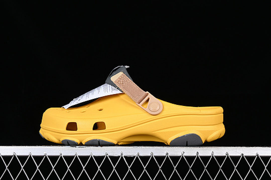 Crocs Crocs [ CLASSIC CLOG YELLOW/BROWN/BLACK]-[WOMAN:37-39]-[MAN:40-46], photo 1