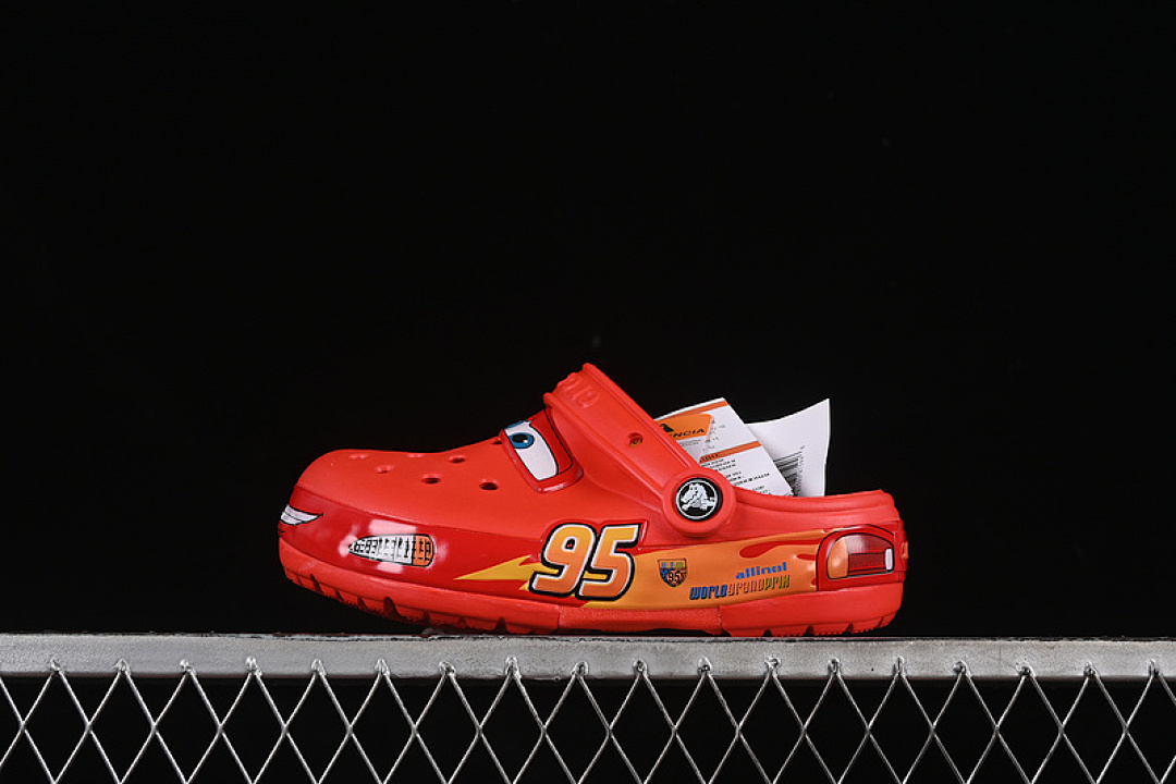 Crocs [CARS X CROCS CLASSIC CLOG RED]-[WOMAN:25-36] - Image 10
