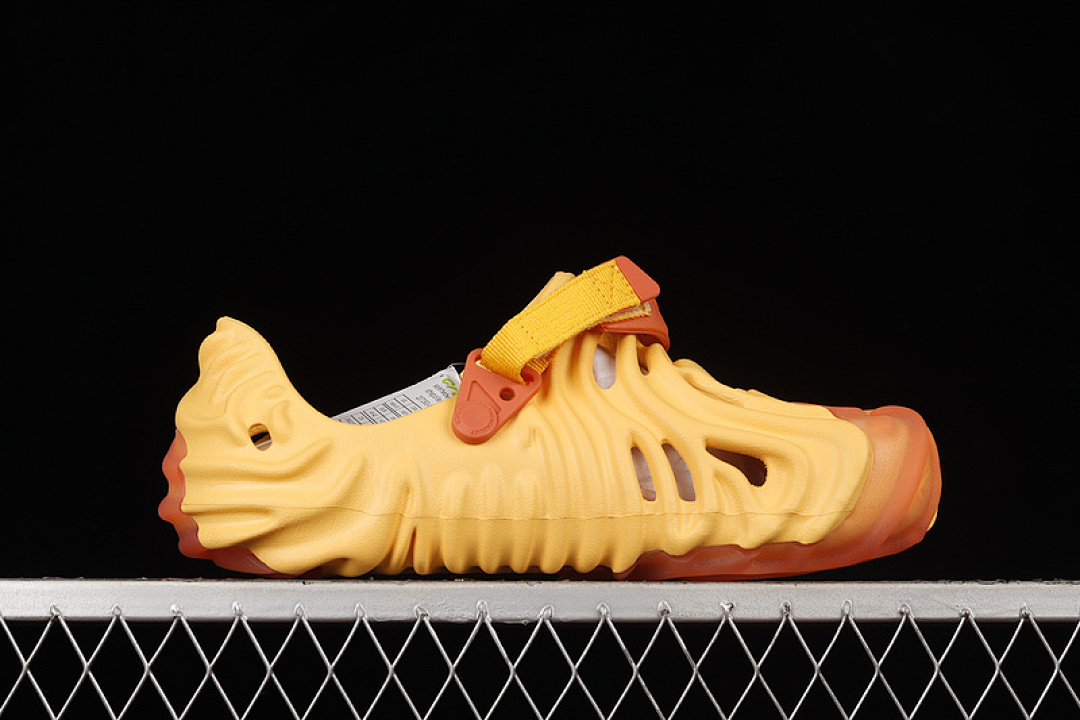 Crocs [SALEHE BEMBURY X CROCS POLLE CLOG YELLOW/YELLOW/YELLOW]-[UNISEX:36-46] - Image 14