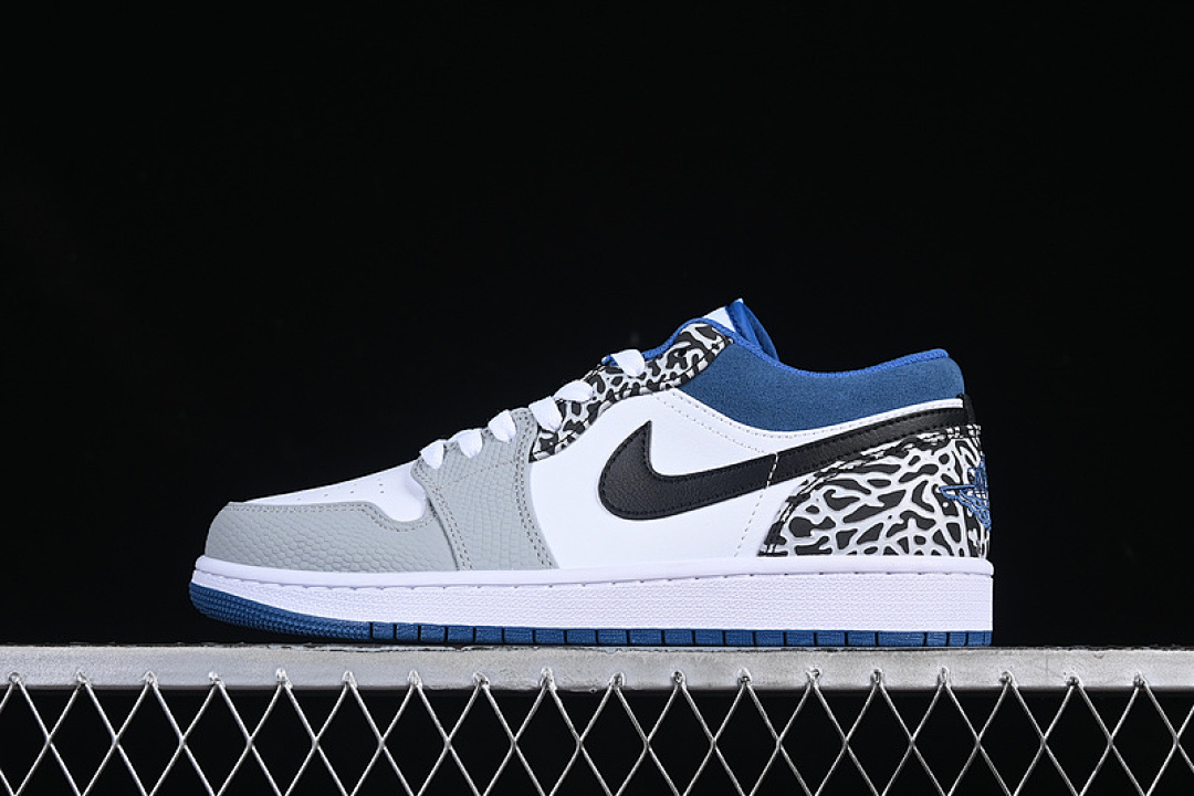 Jordan AIR Jordan 1 LOW TRUE BLUE WHITE/BLACK/CEMENT GREY/DARK MARINA BLUE · DM1199-140, photo 1