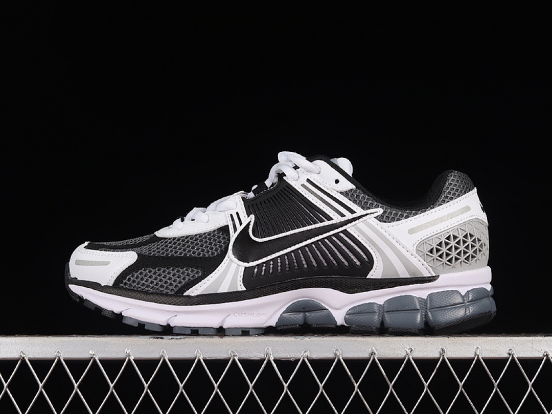 Nike Nike ZOOM VOMERO 5 BLACK/WHITE/LIGHT GREY · CL1694-001, photo 1