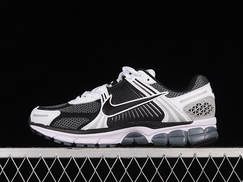 Nike [CL1694-001]-[ZOOM VOMERO 5 BLACK/WHITE/LIGHT GREY]-[WOMAN:36-39]-[MAN:40-45]