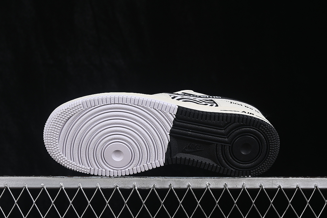 Nike [DK0188-149]-[AIR FORCE 1 07 LOW CASUAL SNEAKERS BLACK/WHITE]-[WOMAN:36-39]-[MAN:40-45] - Image 14