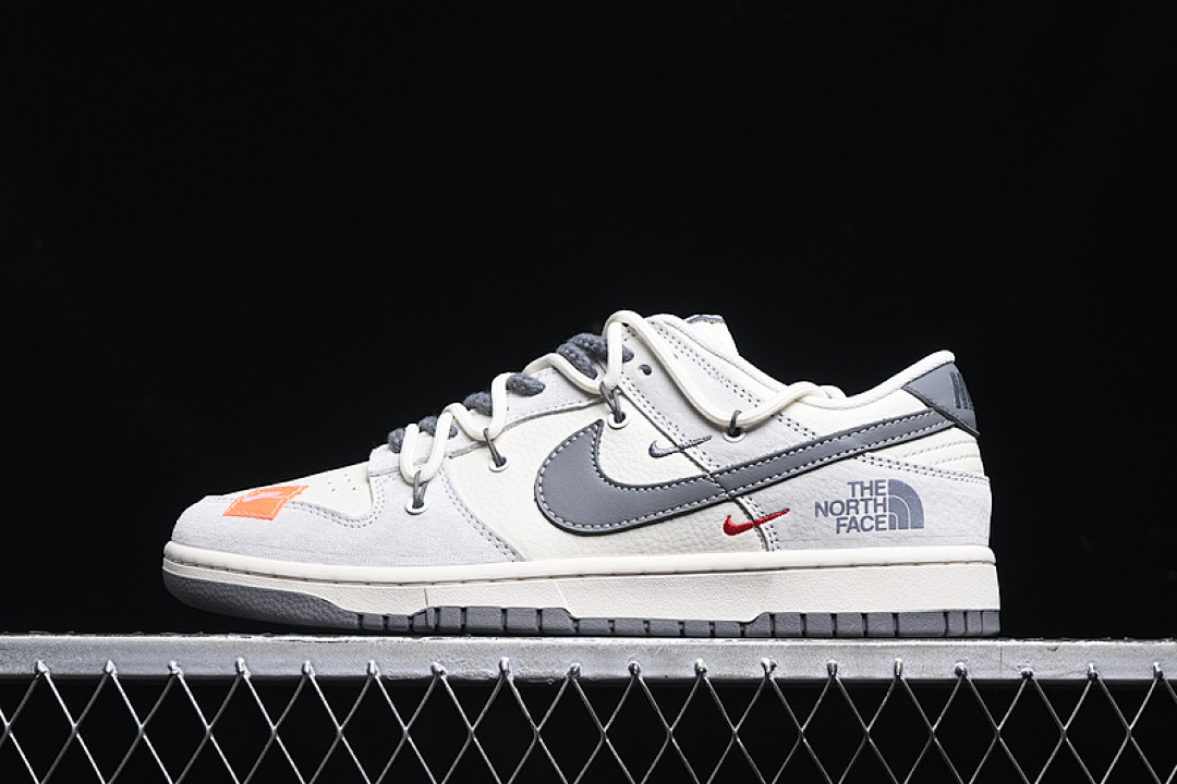 Nike SB DUNK LOW SUP WHITE/GREY · YX5066-253, photo 1