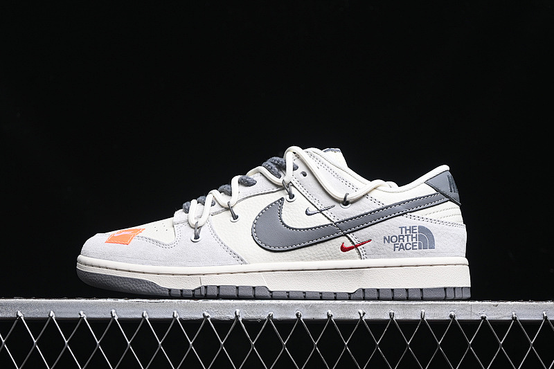 Nike SB DUNK LOW SUP WHITE/GREY · YX5066-253, photo 1