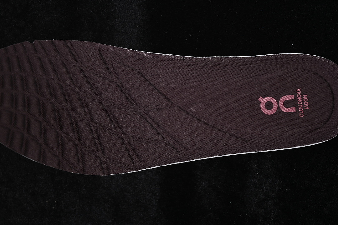 On Running [ON CLOUDNOVA MOON LOW-TOP CASUAL LIFESTYLE SHOES WINE RED]-[WOMAN:36-39]-[MAN:40] - Image 4